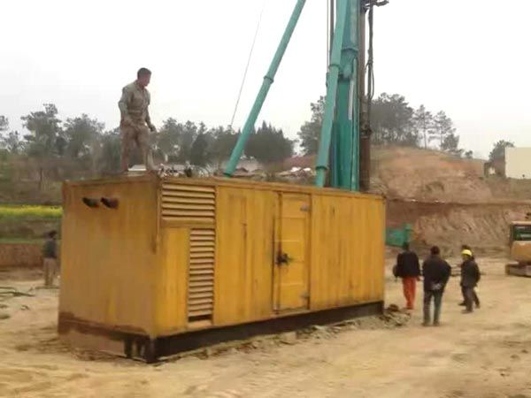 白河如何判断水冷式机油散热器密封件是否需要更换？